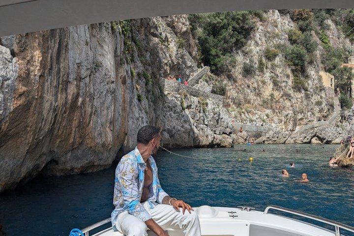 Costiera Amalfitana dal Mare: Esperienza Privata in Barca