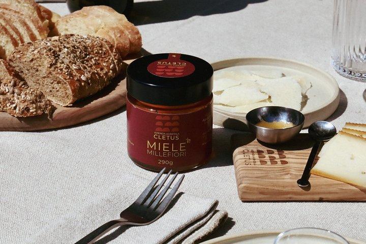Degustazione di olio d'oliva con cibo locale sulle colline del Lago di Garda