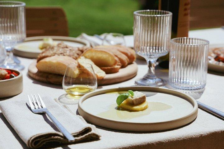 Degustazione di olio d'oliva con cibo locale sulle colline del Lago di Garda