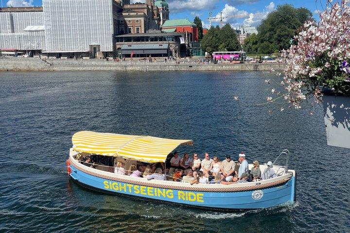 Öppna elbåtstur i Stockholm med Live-Guide