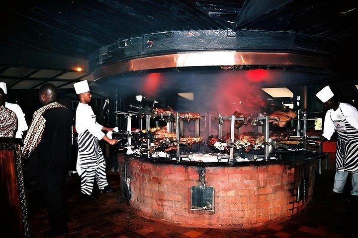 キベラスラムガイド付き小旅行と肉食レストランでのランチ