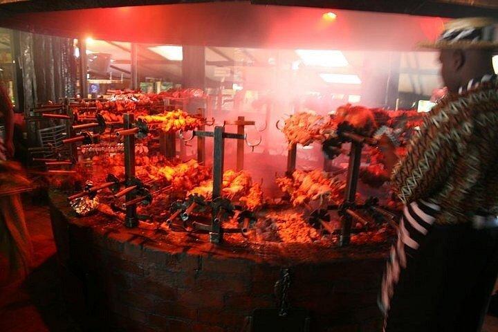 キベラスラムガイド付き小旅行と肉食レストランでのランチ