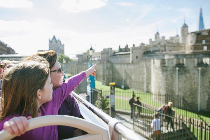 Tower of London mit London Hop-On Hop-Off Tour und Thames Cruise