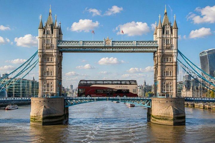 Tower of London with London's Luxury Bus Tour