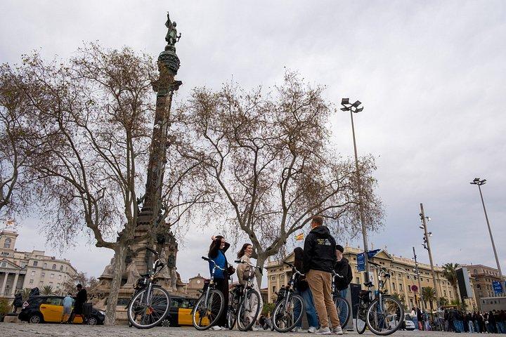 プレミアムオランダ語Eバイクで巡るバルセロナ・モンジュイック観光ツアー