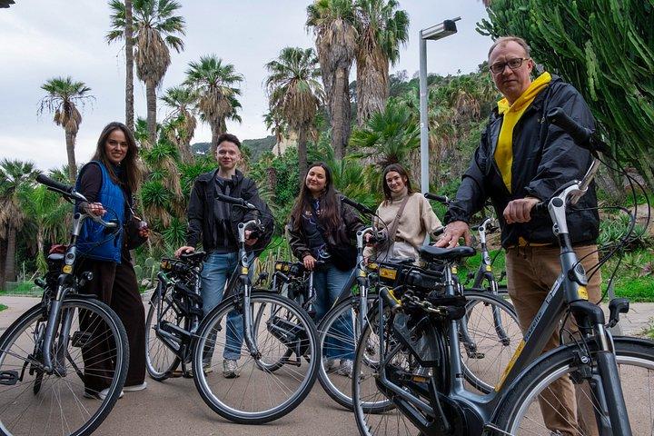 プレミアムオランダ語Eバイクで巡るバルセロナ・モンジュイック観光ツアー