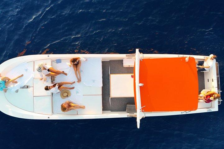Half-Day Boat Tour Full Island Circle and Multilingual Guide