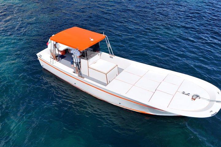 Half-Day Boat Tour Full Island Circle and Multilingual Guide