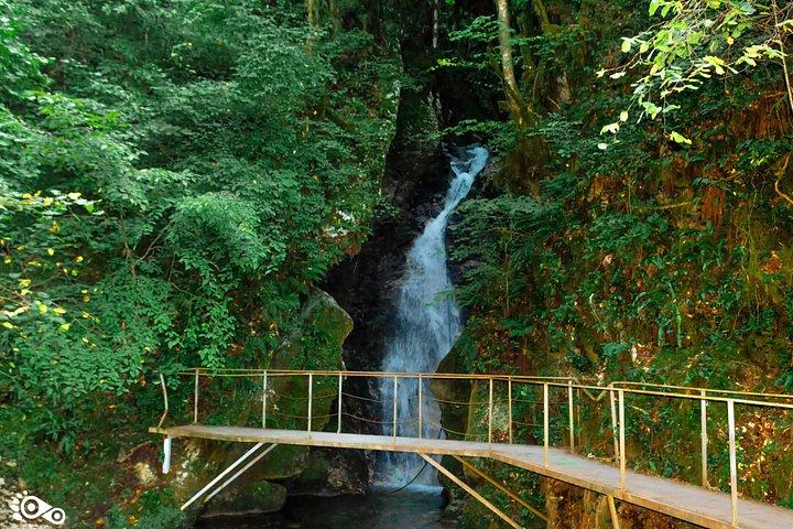 クタイシからスヴァネティ・ザガル峠とウシュグリへのプライベート日帰りツアー