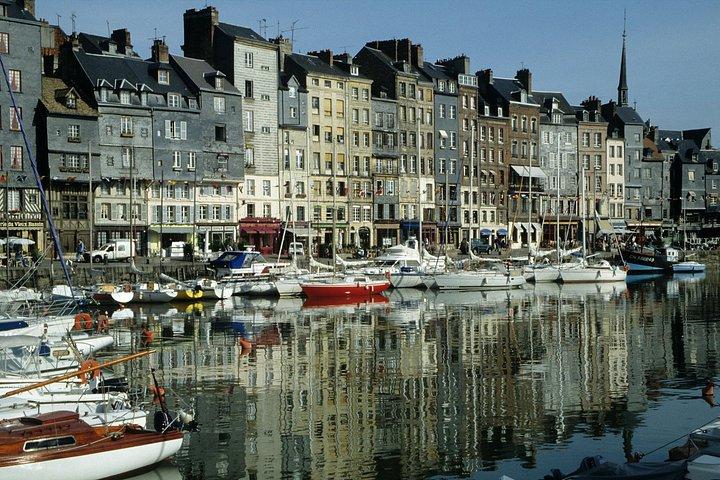 Private transfer Paris Normandy Bayeux Omaha Beach or Caen