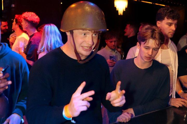 Drunken Monkey Blaze Pub Crawl: 2hr Unlimited Drinks & Club EP!C