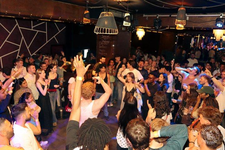 Drunken Monkey Blaze Pub Crawl: 2hr Unlimited Drinks & Club EP!C