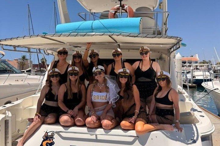 Cabo Bachelorette Yacht Party w/ Comida e Bebidas