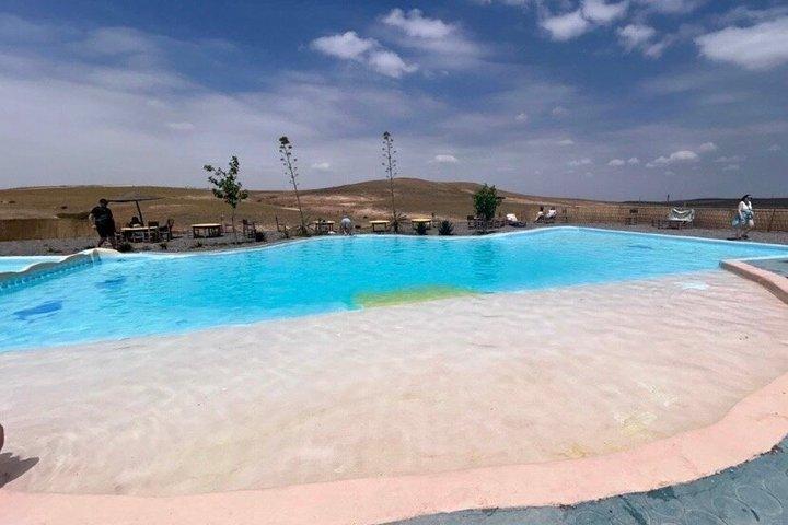 Pool & Lunch & Camel Ride med Quad i Agafay