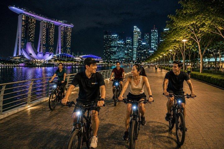 Excursion à vélo nocturne en petit groupe dans la baie de Singapour Marina