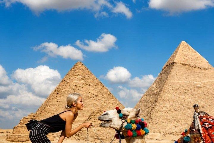 Soluppgång Giza Pyramids Tour med kamelritt och egyptisk frukost