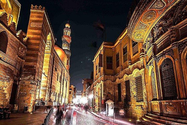 Express Walking Tour in El Moez Street