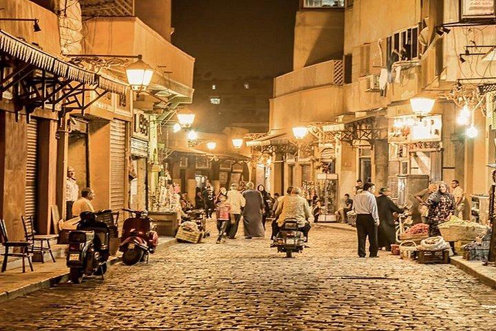 Express Walking Tour in El Moez Street