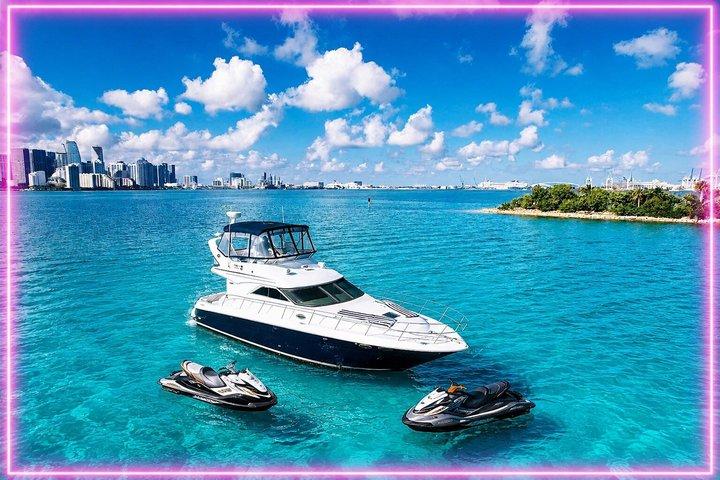 50ft Yacht + 2 Jetski + Kostenlose Stunde | Salt Miami Yacht Rental