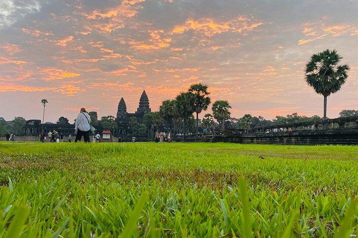 2 días en Siem Reap Waterfall Foods Salida del sol de Angkor y vida del lago