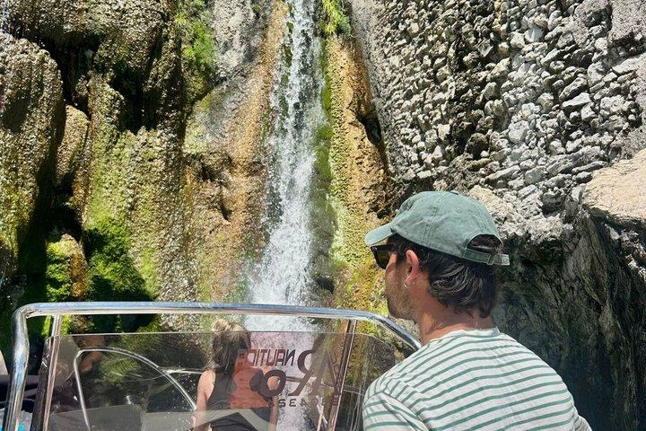 Tour privado personalizado en barco por la costa de Amalfi de Salerno a Positano