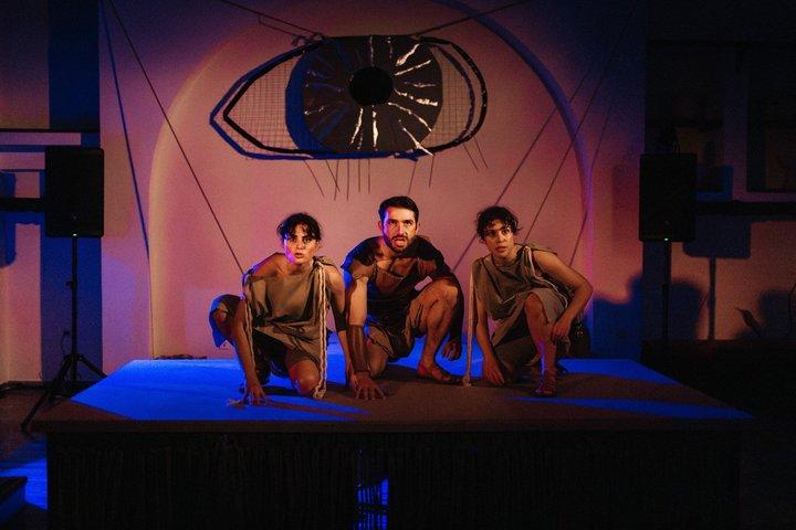 Atene : Odissea in diretta, un viaggio teatrale epico