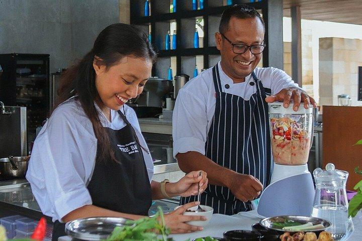 ヌサドゥア高級料理教室（市場見学とプール利用付き）