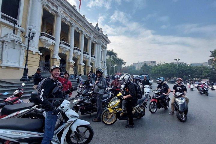 ハノイのバイクで都会と田舎を冒険