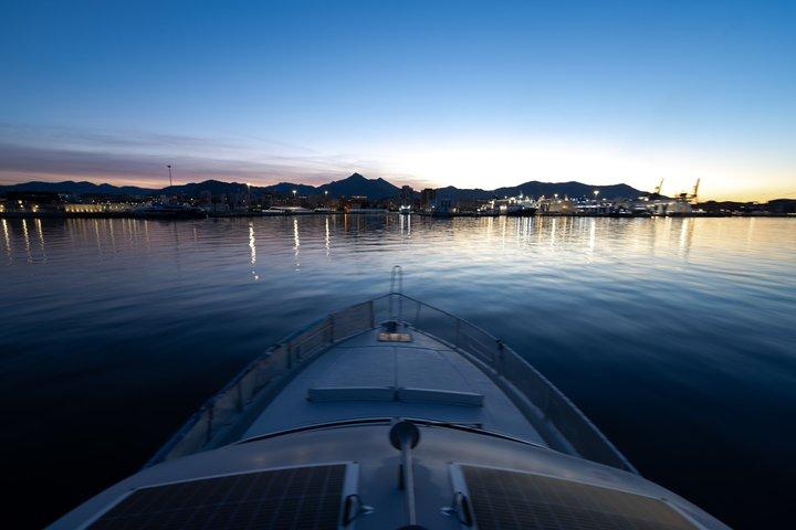Sonnenuntergang auf einem Boot in Palermo mit Palermo Experiences