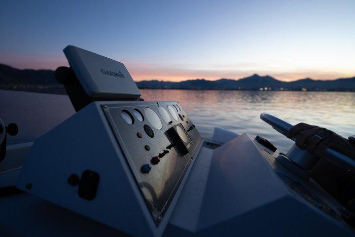 Sonnenuntergang auf einem Boot in Palermo mit Palermo Experiences