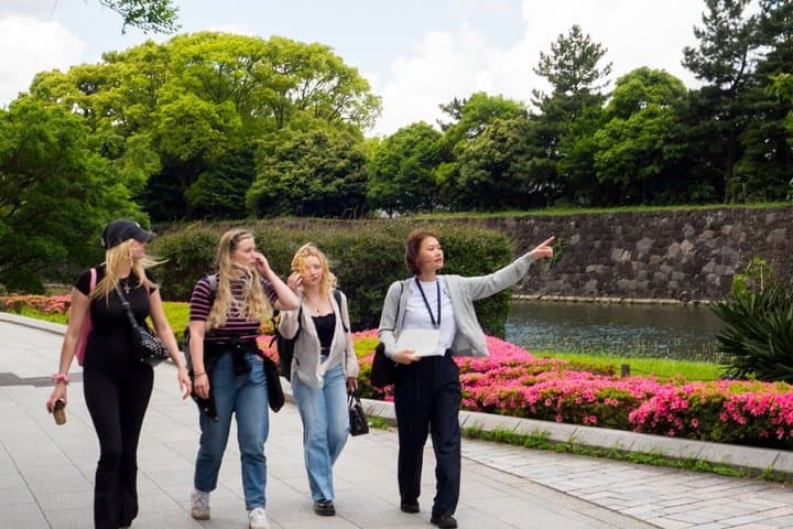 Tokyo Imperial Palace and Shogun Castle Walking Tour