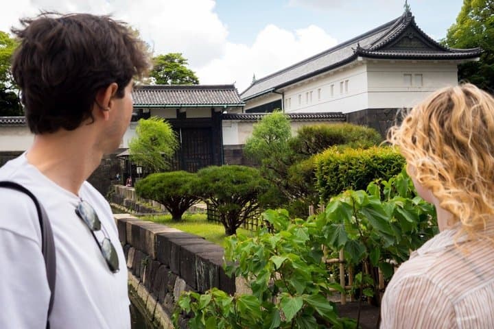 Tokyo Imperial Palace and Shogun Castle Walking Tour