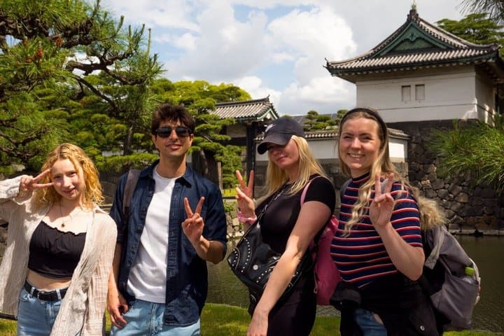 Tokyo Imperial Palace and Shogun Castle Walking Tour