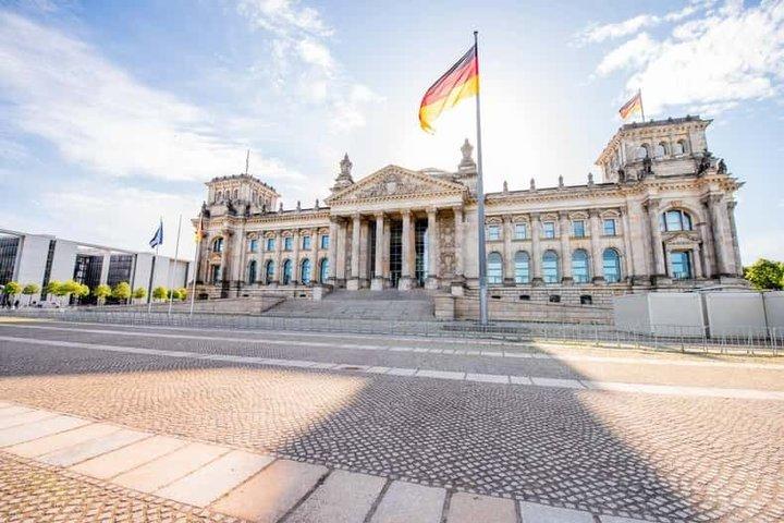 Berlin Reichstag and Holocaust Memorial Walking Tour