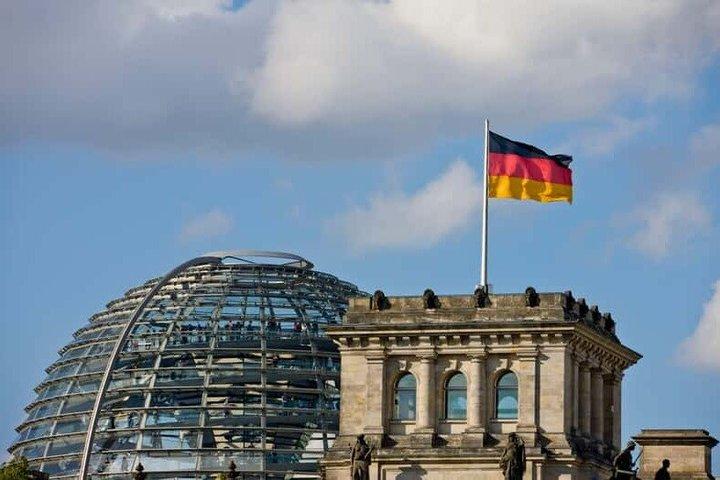 Berlin Reichstag and Holocaust Memorial Walking Tour