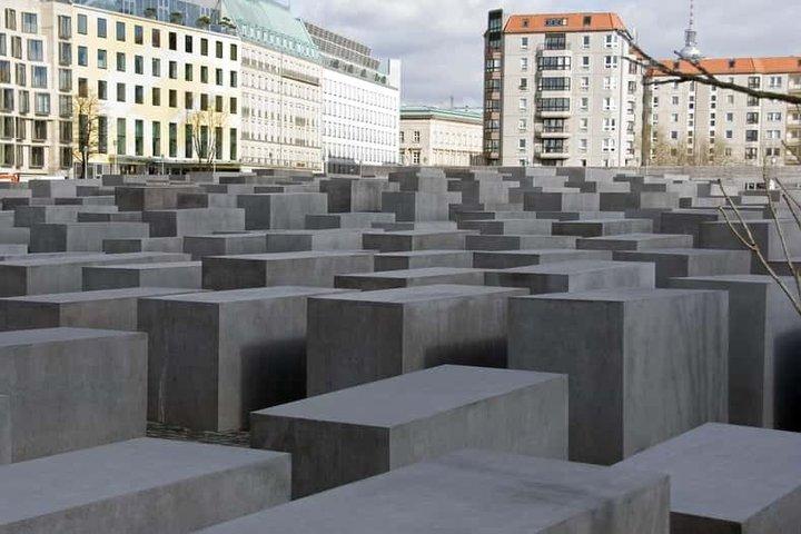 Berlin Reichstag and Holocaust Memorial Walking Tour