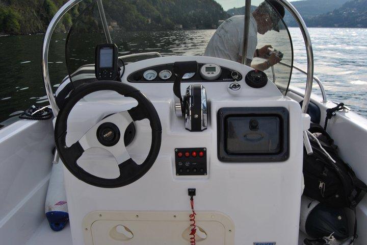 Lago de Como barco autônomo sem experiência