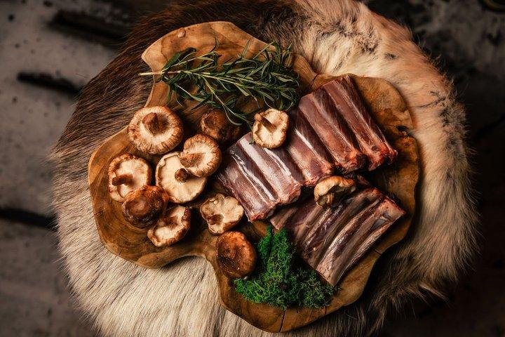 ラップランドの味 : グラスイグルーのグルメ火サイドディナー