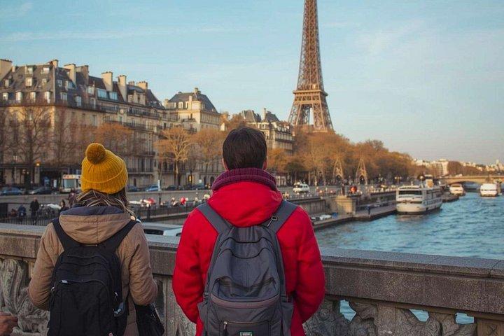 ミニバスとセーヌ川クルーズによるパリ小グループシティツアー