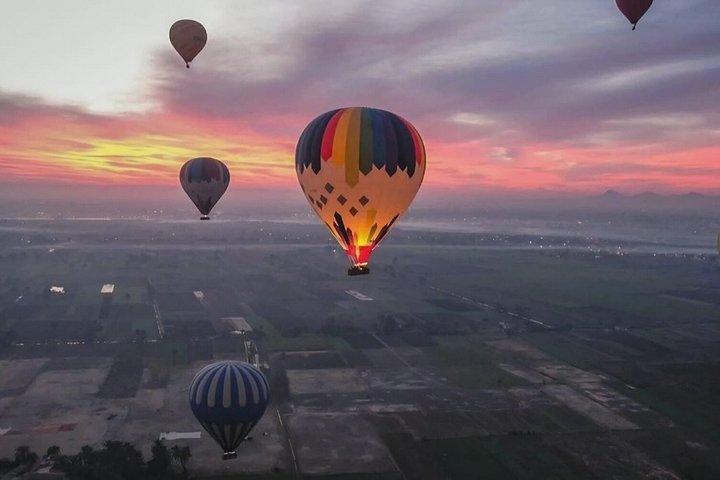 フルガダからルクソールへのプライベート一泊ツアー（熱気球付き）
