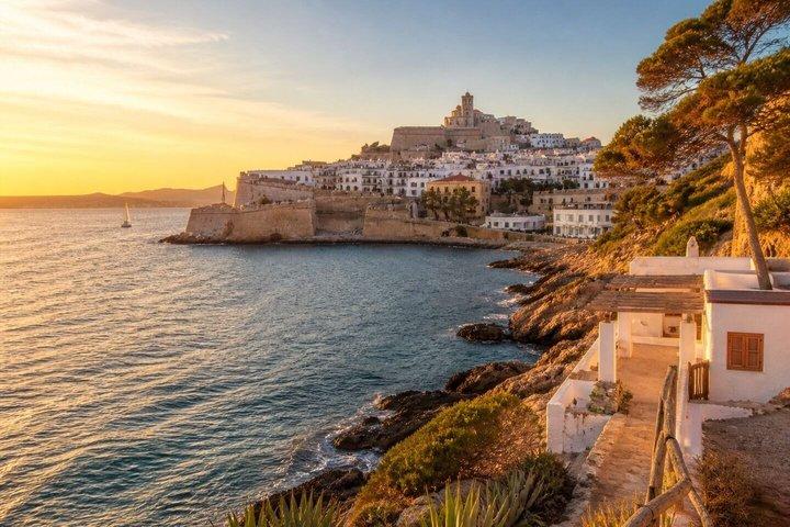 Descubra Ibiza: O Tour Autoguiado da Ilha