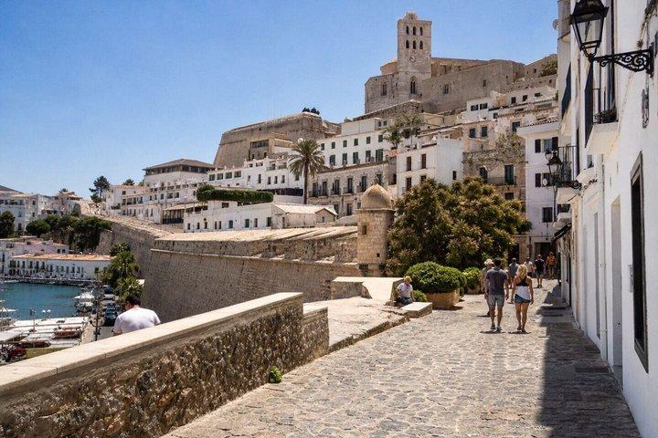 Ibiza: Den ultimative selvguiderede øtur