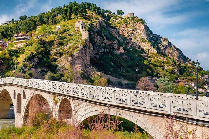 Wild Vjosa River & Thermal Baths : escursione autentica di 2 giorni a Përmet
