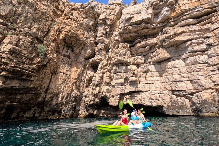 Pola : tour in kayak della costa nascosta con snorkeling e salto sulla scogliera