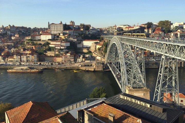 Transferência panorâmica privada de Lisboa para Porto – direta, 2 ou 3 paradas