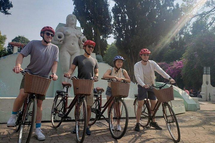 MEXICO CITY FOOD TOUR: flavors on two wheels