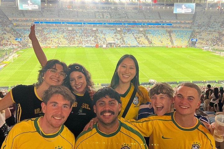 交通機関＆より多くの旅行者とマラカナでサッカーの試合