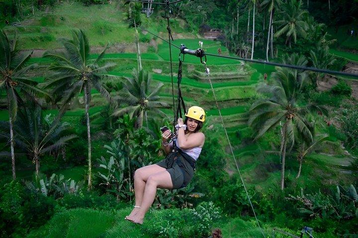 Ubud: Zipline, Sky Bike, og 4 spot sving i privat ris terrasse