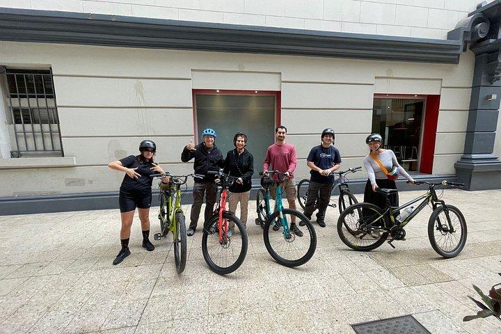 ミラフローレス&バランコを巡るプライベートバイクツアー