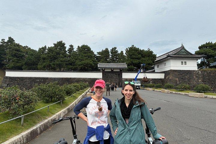 東京の街と寺域を巡る早朝サイクリングツアー